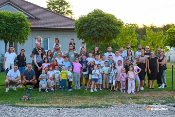 Bijeljinci čuvaju tradiciju: Petrovdanske lile zasijale i u gradu i u selima (FOTO)