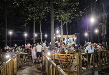 Večeras u Čičinom sokačetu živa svirka: Uživajte u ljetnoj bašti uz Trio Acustico (FOTO)