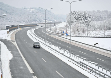 Zimski uslovi za vožnju, u prekidu saobraćaj na dionici Nevesinje - Gacko