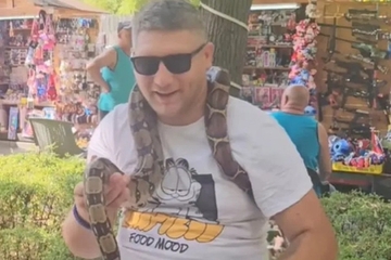 Srbin živi sa 10 zmija, najveća ima čak osam metara (VIDEO)