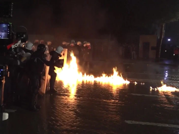 Haos u Tirani: Sukobili se demonstranati i policija