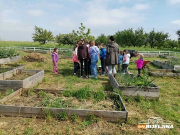 Mali baštovani iz Bijeljine uče da sade i uživaju u prirodi