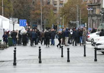 NAPETO ISPRED SKUPŠTINE SRBIJE Guranje poslanika opozicije sa policijom i obezbjeđenjem