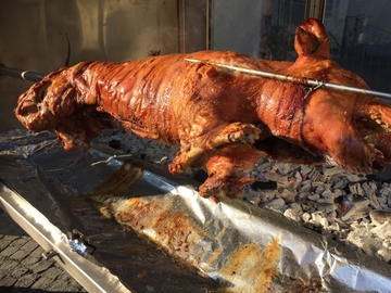 Trenutna cijena ide do 7,5 KM: Nema velike potražnje za BOŽIĆNIM PEČENICAMA u Srpskoj