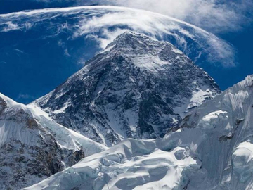 Prvi put u istoriji: Poljak se popeo na Mont Everest bez boce sa kiseonikom