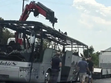 Zapalio se autobus iz Srpske na putu u Crnoj Gori
