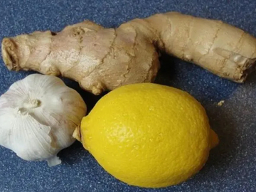 Bijeli luk ili đumbir: Šta je zaista efikasnije na početku prehlade?
