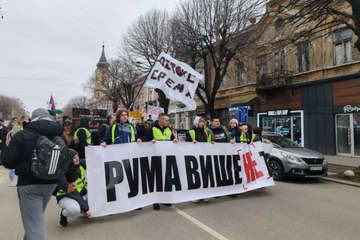 Građani Rume krenuli na tročasovni marš u Sremsku Mitrovicu