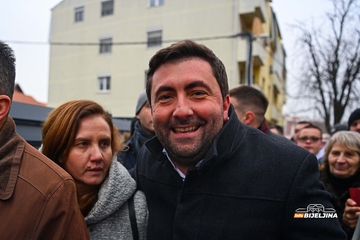 Ljubiša Petrović dao čvrsto obećanje  građanima Bijeljine: Uprkos zabrani, isplatićemo stipendije