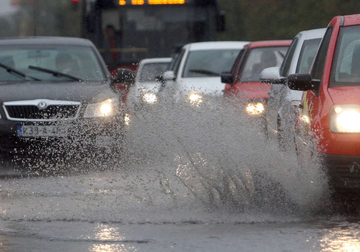 NEVRIJEME POGODILO BEOGRAD Saobraćaj u kolapsu, dijelovi grada bez struje 