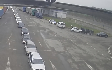 Detalji napada na Rači: Navijači Zvezde zasuli kombi kamenjem, u toku uviđaj (FOTO)