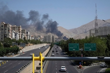 Izrael pogodio zgradu iranske državne televizije, voditeljka bježi (VIDEO)