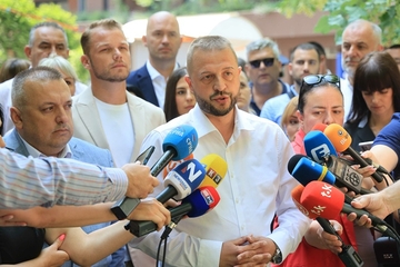 Nešković i Stanivuković ispred Tužilaštva: Odmah da puste Miličevića