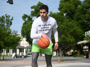 Mladi košarkaš u humanoj misiji, dribla loptu od Banjaluke do Beograda