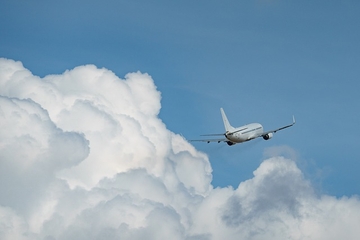 Drama na 10.000 metara: Pijani putnik pokušao da upadne u kokpit i preuzme kontrolu nad avionom