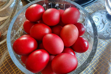 Nevjerovatan način na koji Grci farbaju jaja u crvenu boju: Kuhinja čista, a sva jaja ofarbana