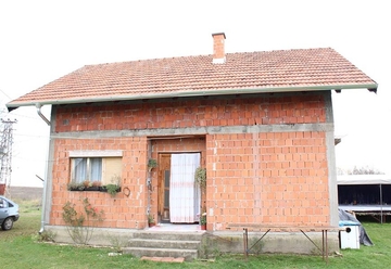 Snažan vjetar u BiH odnio krov sa kuće u komšijino dvorište, ovaj ne želi da mu ga vrati