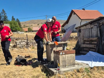 Spasioci izvukli tijelo žene iz bunara kod Glamoča