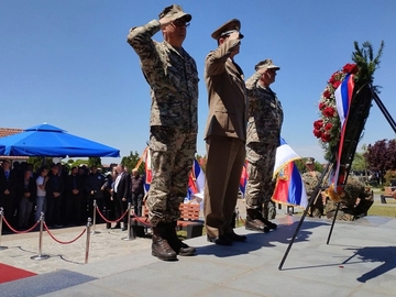 33 godine od zločina u Tuzli: Bijeljina se poklonila ubijenim mladićima iz JNA – porodice i dalje traže pravdu