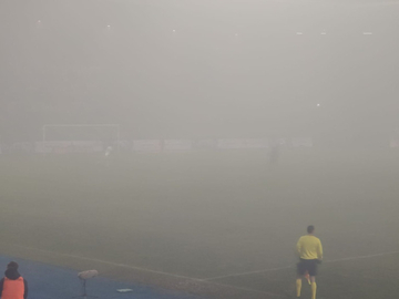 Indeks zagađenja u Sarajevu dostigao 205 - fudbalska utakmica prekinuta zbog magle