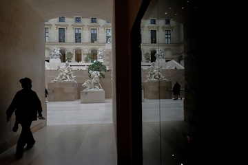 Detalji pljačke u Luvru: Ukraden skupocjeni nakit