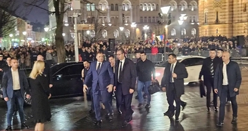 Aleksandar Vučić stigao u Banjaluku, pred Palatom ga dočekao predsjednik Srpske