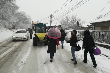 Širom Srbije snijeg, problemi sa strujom i u saobraćaju