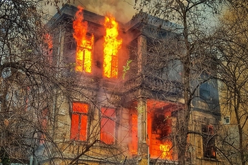 POVRIJEĐENO DEVET OSOBA! Požar zahvatio hotel u Barseloni