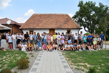 Djeca sa Kosmeta posjetila manastir u Dragaljevcu i "Čičino sokače"