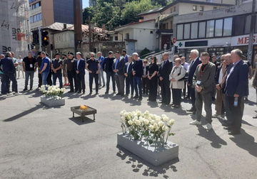 POLOŽENI VIJENCI U DOBROVOLJAČKOJ Obilježene 33 godine od zločina nad vojnicima JNA