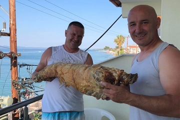 Ponio pečeno jagnje na ljetovanje: "Imam ručak za sedam dana"