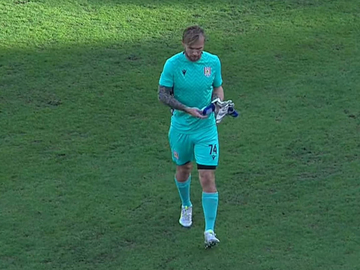 Neviđena scena, golman napustio teren tokom meča (VIDEO)