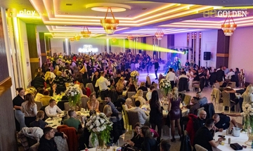 Salon “Golden” postaje mjesto najboljeg provoda: Snežana Đurišić oduševila goste, na redu spektakl uz Darka Lazića