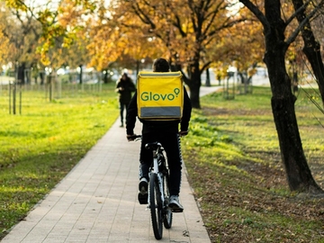 Kuriri Glova u BiH bez ugovora i osiguranja: Isplata noću, u kešu i na parkingu