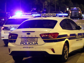 HAOS U SPLITU: 50 huligana upalo na Dane srpske kulture!