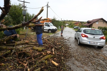 Snažno nevrijeme pogodilo Hrvatsku, oštećeno 105 objekata (FOTO)