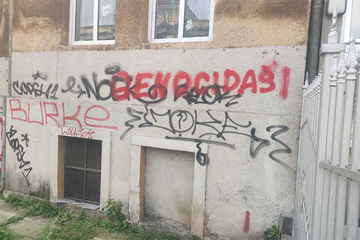 Na ambasadi Srbije u Sarajevu osvanuo natpis "genocidaši"