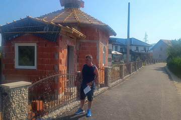 Agići u dvorištu grade džamiju: "Izgubili smo sina, supruga je usnila neobičan san"