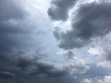 Danas pretežno oblačno uz povremenu kišu