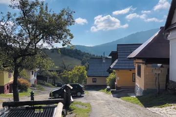 Selo želi da nestane sa UNESCO liste: Turisti ulaze u dvorišta, zaviruju kroz prozore