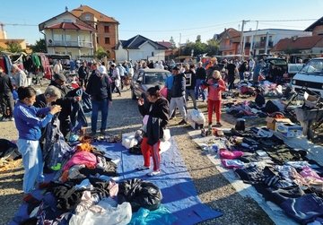 Od garderobe do starih predmeta: Na buvljaku u Bijeljini može se naći gotovo sve