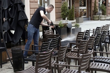 Ugostitelji pripremaju bašte, Sarajlije uživaju na suncu