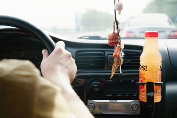 Ne ostavljajte flašu vode u vrućem autu: Posljedice mogu biti katastrofalne