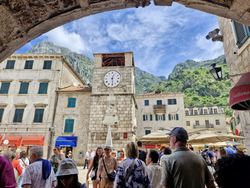 Hiljade turista na kotorskoj rivijeri