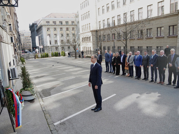 Godišnjica smrti Zorana Đinđića: Položeni vijenci na mjestu atentata