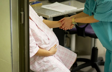 Ginekolog iz Gradiške zbog uzimanja mita od porodilja mora da plati 15.000 KM