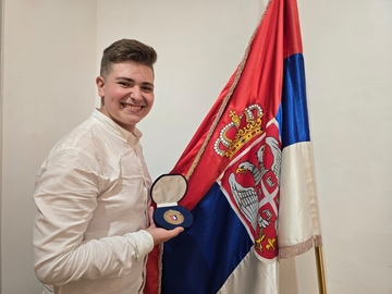 Zlatna značka za mladog virtuoza iz Bijeljine: Đorđe Perić nagrađen u Parizu