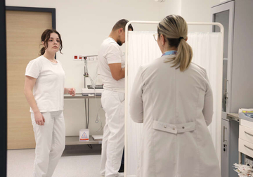 Građani se OTROVALI VODOM, završili u UKC Tuzla: Više od 40 osoba imalo jake bolove u stomaku, mučninu i povraćanje