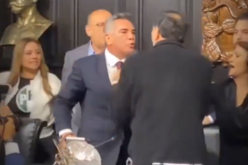 Tuča u meksičkom parlamentu: "Udario me je po rukama i rekao, prebiću te, ubiću te" (VIDEO)