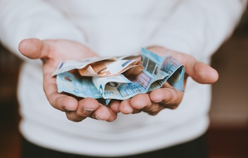 Građani se zadužuju da prežive: Dug prema bankama 13,8 milijardi KM